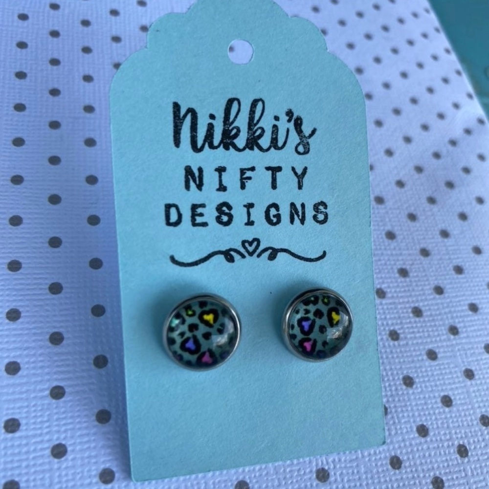 Glass cheetah print hypoallergenic stud earrings